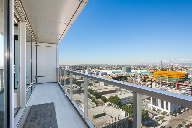 EVO South in Los Angeles, CA - Building Photo - Building Photo