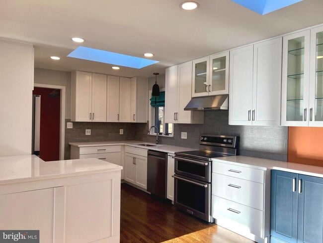 6223 Beachway Dr in Falls Church, VA - Foto de edificio - Building Photo