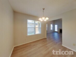 1611 Sunset Village Dr in Duncanville, TX - Building Photo - Building Photo