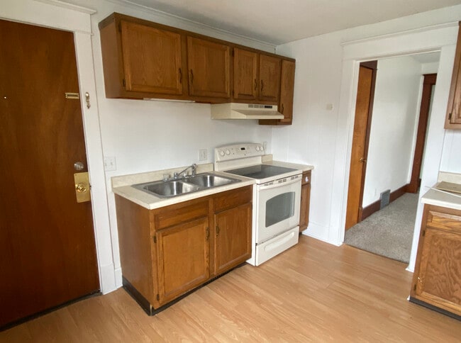 1115 Oliver St, Unit D in North Tonawanda, NY - Building Photo - Building Photo