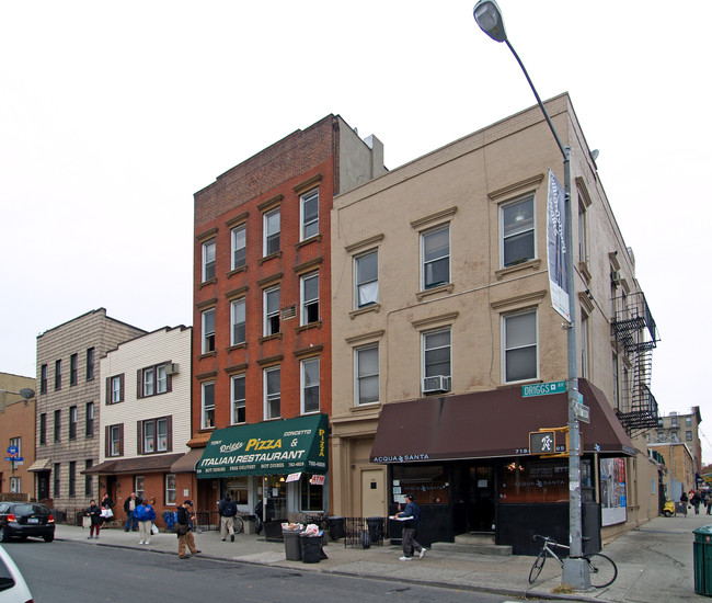 558 Driggs Ave in Brooklyn, NY - Building Photo - Building Photo