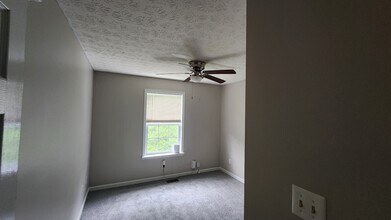 225 Maple Leaf Ln in Nicholasville, KY - Building Photo - Building Photo