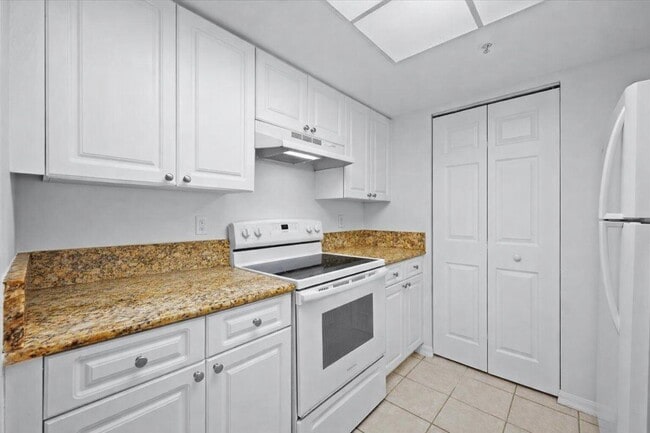 property at 200 Crestwood Ct N