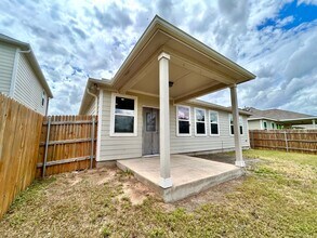 12012 Saddle Rock Dr in Austin, TX - Building Photo - Building Photo