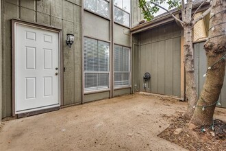 4622 Country Creek Dr in Dallas, TX - Building Photo - Building Photo