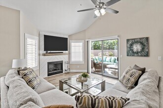 8700 E Mountain View Rd in Scottsdale, AZ - Foto de edificio - Building Photo