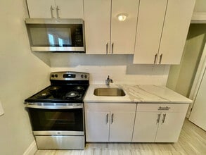 230 Main St in Eastchester, NY - Foto de edificio - Building Photo