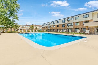 Ridgebrook Apartments in Brooklyn Park, MN - Foto de edificio - Building Photo