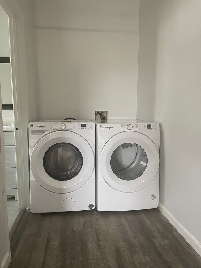 1635 E Washington Blvd