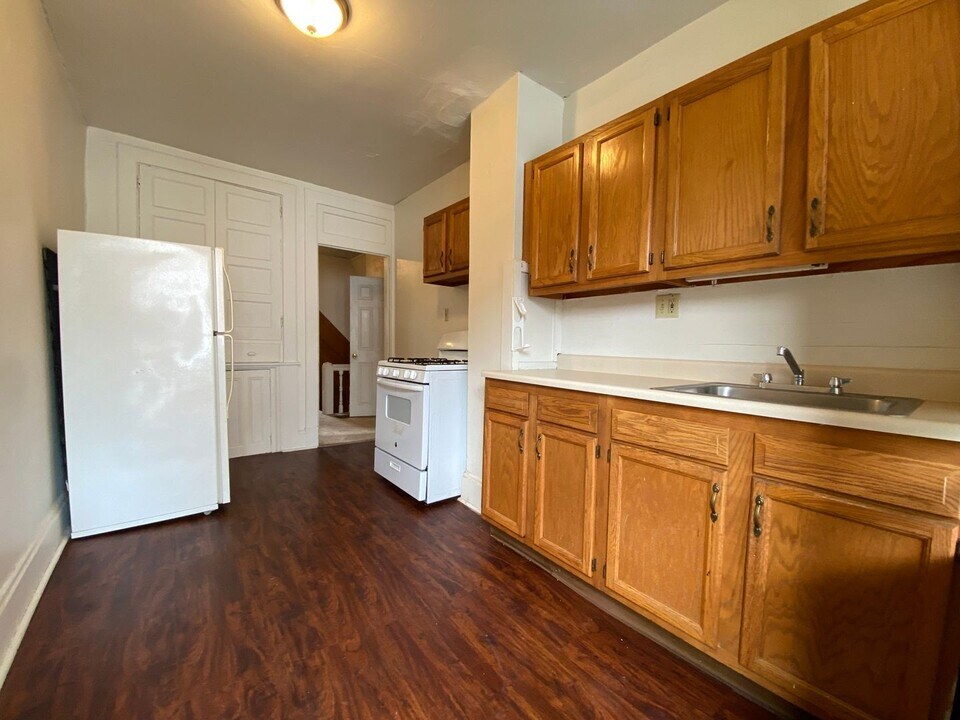 327 Semple St in Pittsburgh, PA - Building Photo