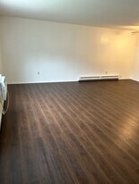 17 White Gate Rd in Wappingers Falls, NY - Building Photo