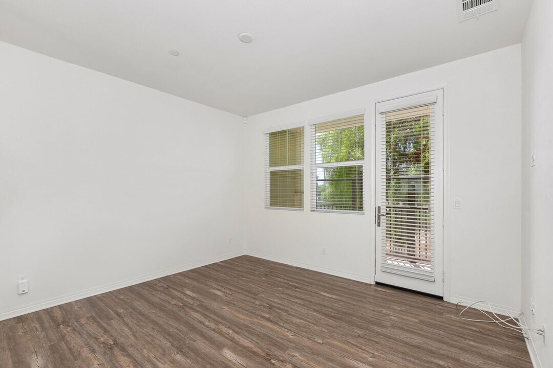 503 Sandpiper Wy in Imperial Beach, CA - Foto de edificio