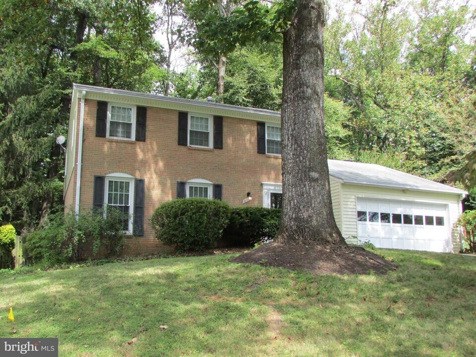 8710 Nero St in Annandale, VA - Building Photo