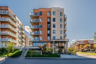208 Crevier St in St. Laurent, QC - Building Photo