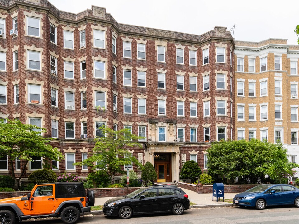 131 Park Dr, Unit 38 in Boston, MA - Building Photo