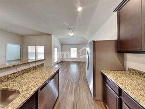 1373 Violet Ln in Kyle, TX - Foto de edificio - Building Photo