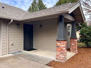 622 E GRANT St in Lebanon, OR - Building Photo - Building Photo