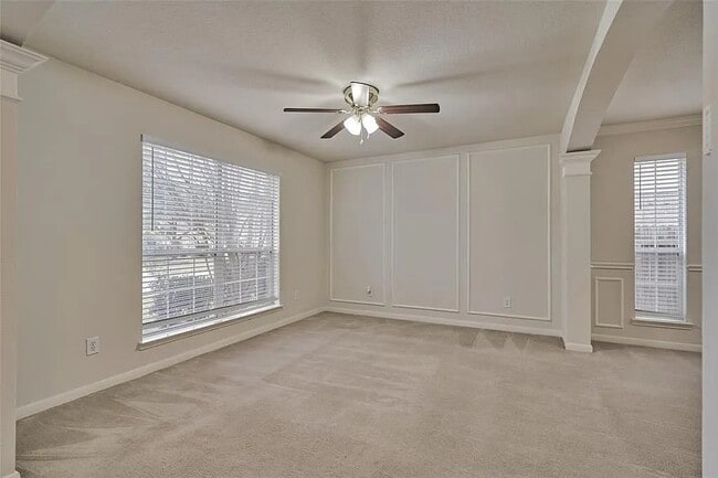 property at 511 Elm Ridge Dr