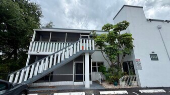 2646 Polk St in Hollywood, FL - Building Photo