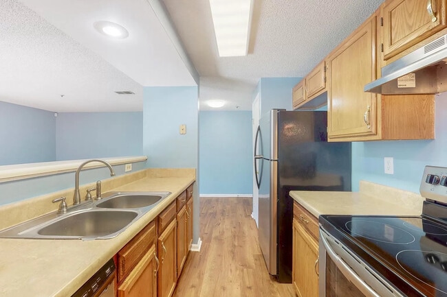 property at 1610 Arlyn Cir
