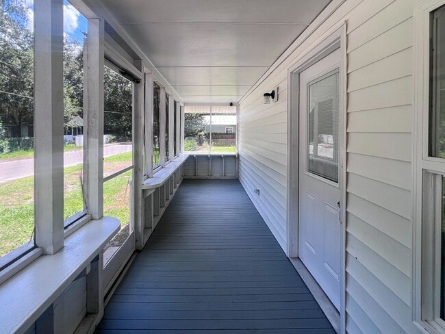 1818 NE 17th Way in Gainesville, FL - Building Photo - Building Photo