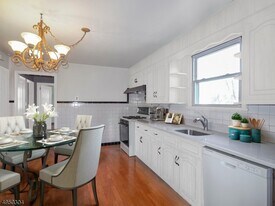 75 Klinger Rd in East Hanover, NJ - Building Photo