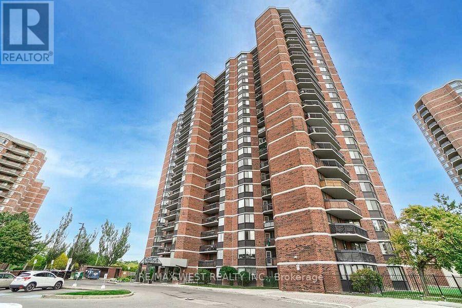 236 Albion Rd in Toronto, ON - Building Photo