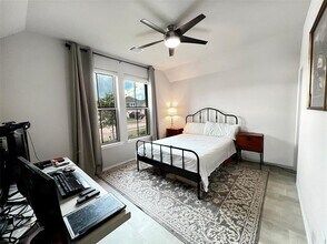 25402 Kidwiler Dr in The Woodlands, TX - Foto de edificio - Building Photo
