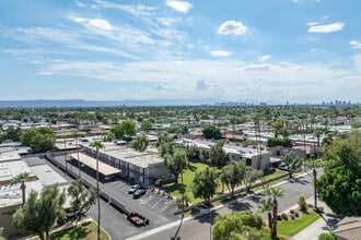 Verda Vista in Phoenix, AZ - Foto de edificio - Building Photo