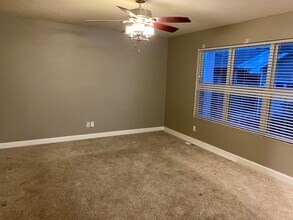 2011 SW Reunion Cir in Ankeny, IA - Foto de edificio - Building Photo