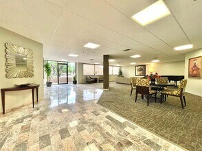 40 N Interstate Hwy 35 in Austin, TX - Building Photo - Building Photo