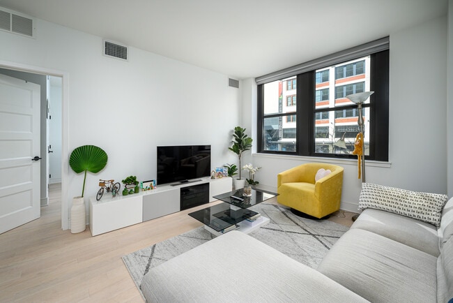 10 PROVOST St, Unit 212 in Jersey City, NJ - Building Photo - Building Photo