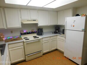 8119 W Desert Cove Ave in Peoria, AZ - Foto de edificio - Building Photo