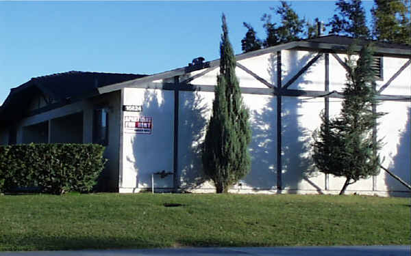 Holly Sierra Apartments in Fontana, CA - Building Photo - Building Photo