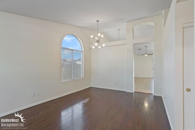 3243 E Wickieup Ln in Phoenix, AZ - Building Photo - Building Photo