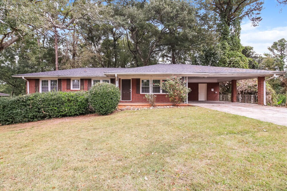 8310 Hilltop Rd in Jonesboro, GA - Building Photo