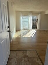 144 E Avenue Q in Palmdale, CA - Foto de edificio - Building Photo