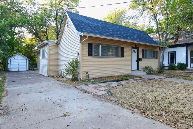 1507 Bois D'Arc St in Commerce, TX - Building Photo - Building Photo