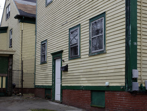 31 Hawthorne St in Providence, RI - Foto de edificio - Building Photo