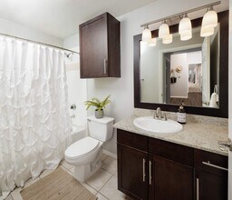 Eastbridge Apartments in Dallas, TX - Building Photo - Building Photo