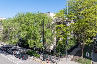 6954 N Greenview Ave in Chicago, IL - Building Photo - Building Photo