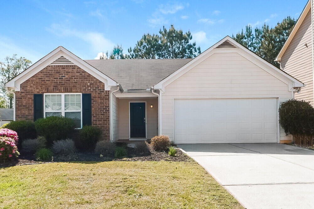 310 Lakeside Point in Covington, GA - Building Photo