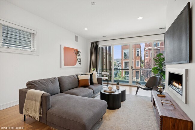 1021 N Hermitage Ave in Chicago, IL - Building Photo - Building Photo