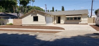 302 N Ventura St in Anaheim, CA - Building Photo