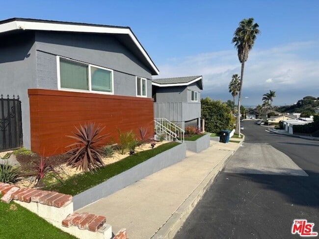 4445 Don Zarembo Dr in Los Angeles, CA - Building Photo - Building Photo