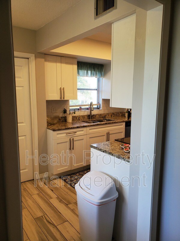 1012 Pearce Dr in Clearwater, FL - Building Photo - Building Photo