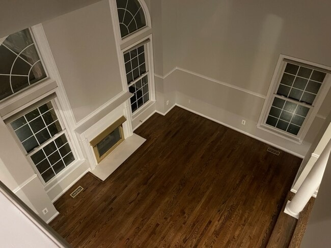 5506 Village Center Dr in Centreville, VA - Foto de edificio - Building Photo