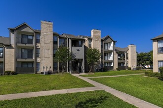 A Country Place in Austin, TX - Foto de edificio - Building Photo