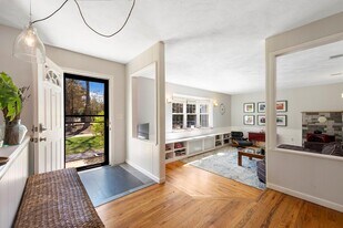 16 Payne Ave in Sag Harbor, NY - Building Photo