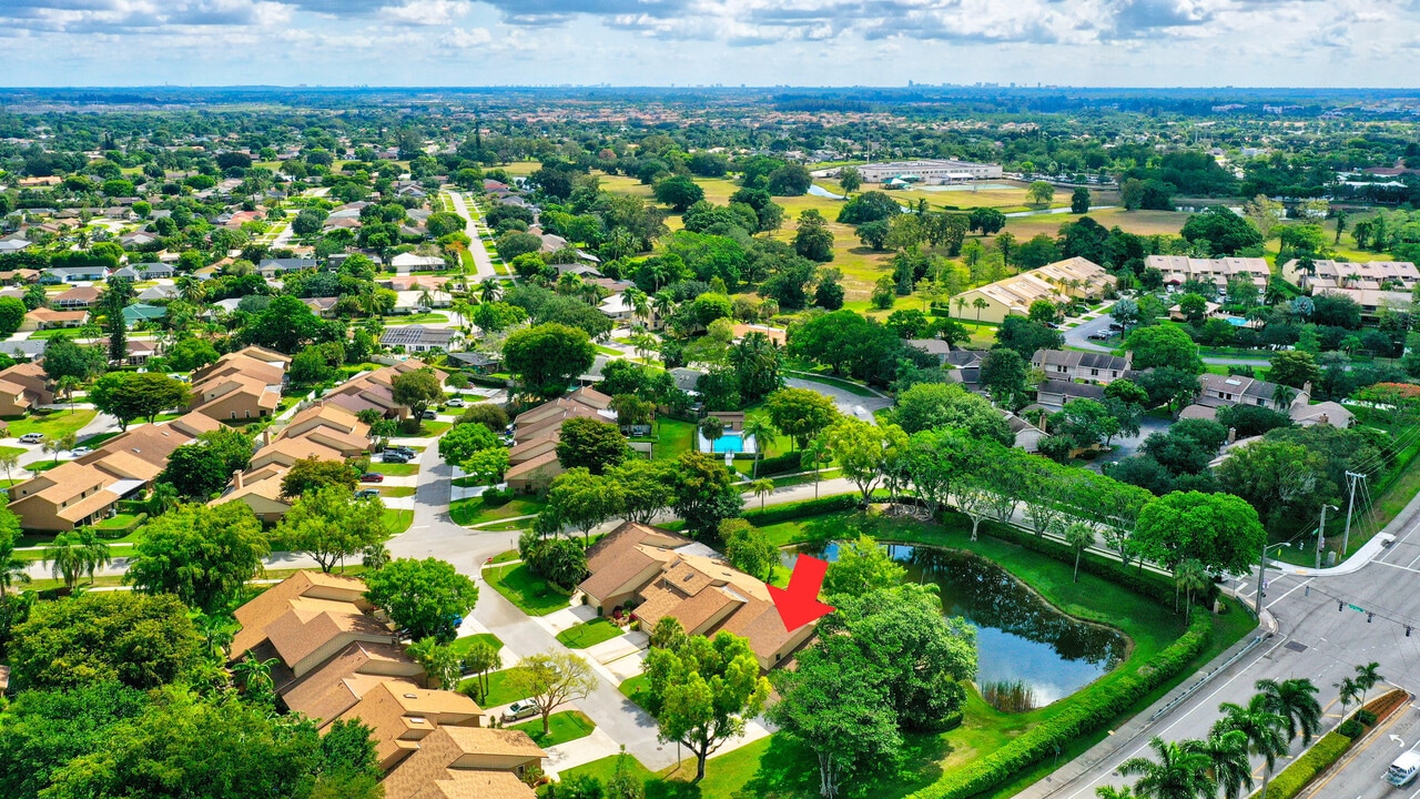 11834 Donlin Dr in Wellington, FL - Building Photo
